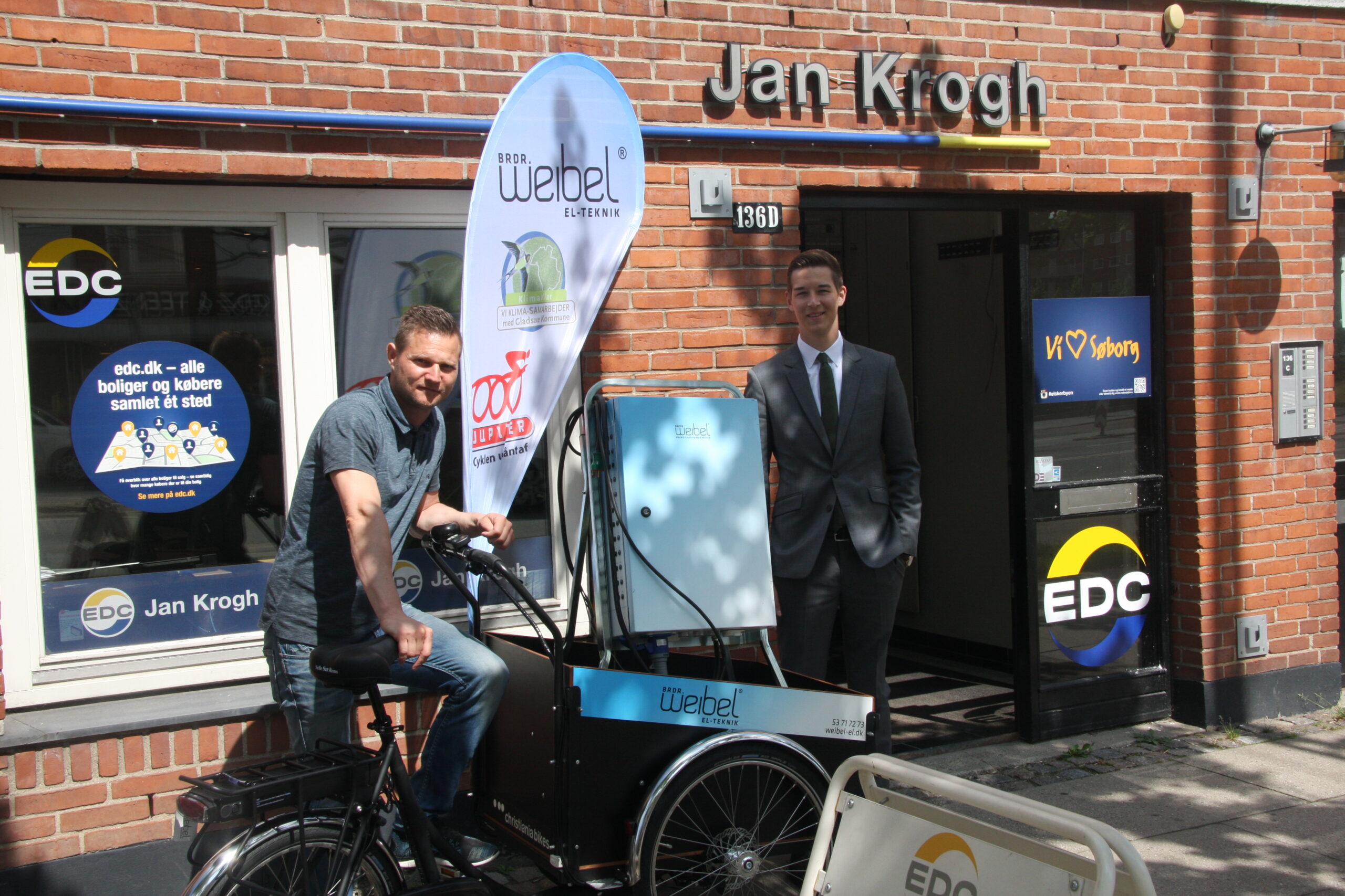 Dan Weibel Cykler på el-cykel i Gladsaxe til fordel for klima-certifikat Dan Weibel Cykler på el-cykel i Gladsaxe til fordel for klima-certifikat