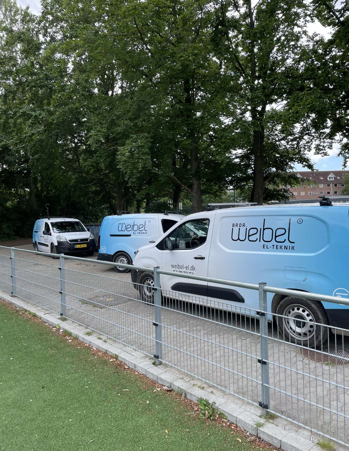 Brdr Weibel. klar til installation af lamperne